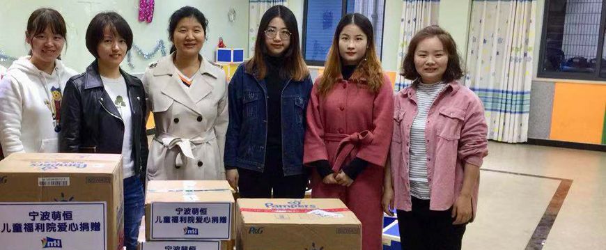 走進兒童福利院，初冬送溫暖