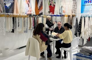 萌恒亮相法國(guó)巴黎國(guó)際服裝及面料采購(gòu)展